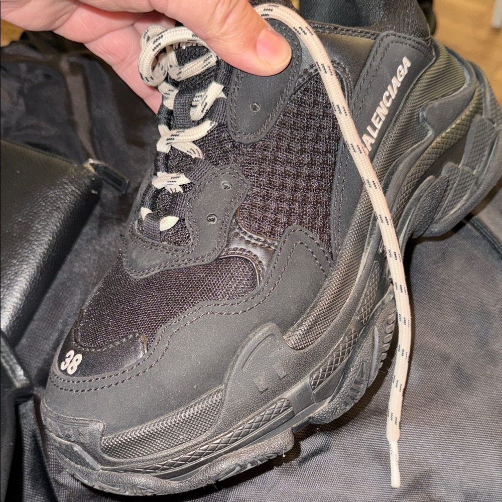 Balenciaga Black Sneakers - Picture 2 of 7